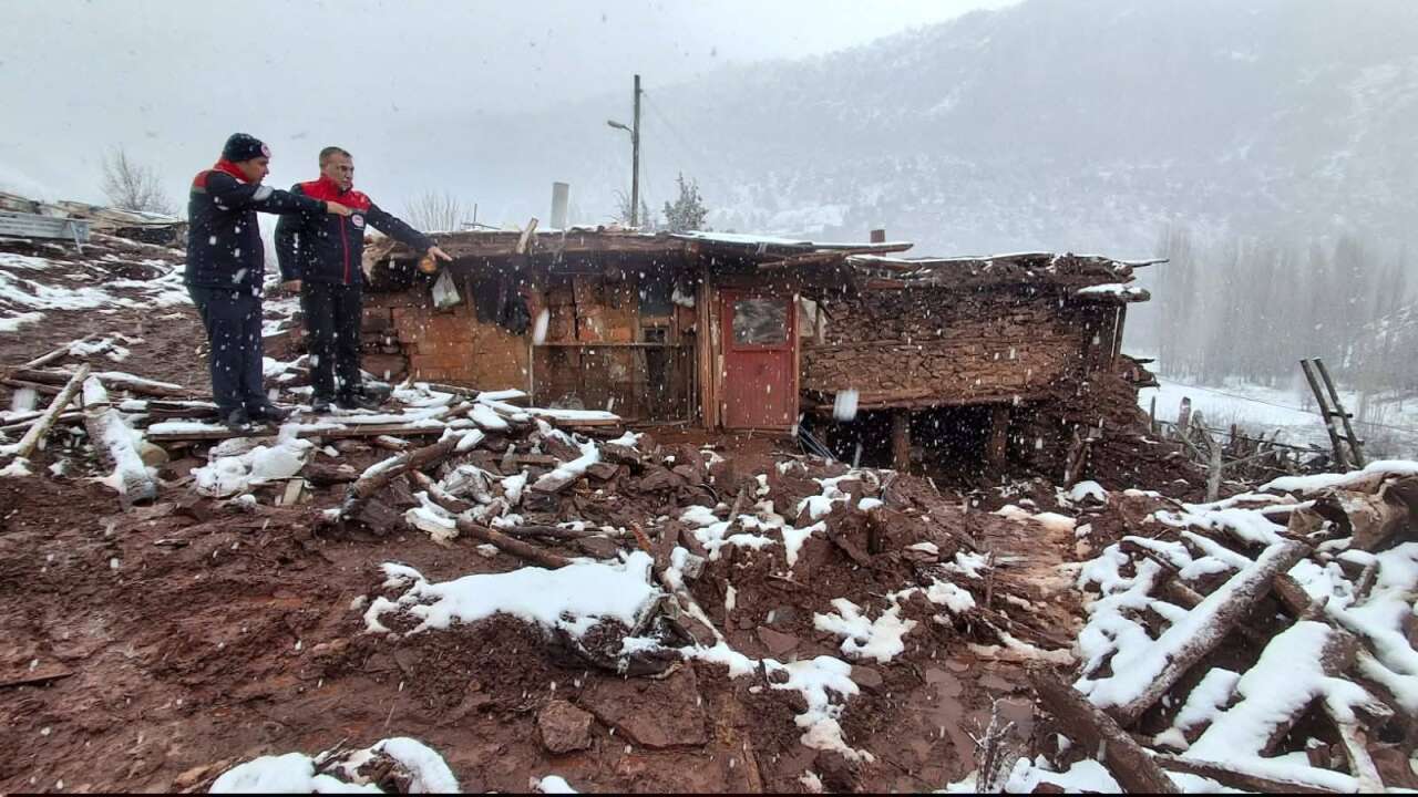 Konya’da ahır çöktü! Çok sayıda hayvan telef oldu 2